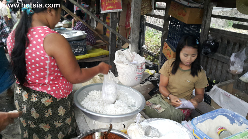 แบกเป้เที่ยวกะเล่-มโหย่ ตลาดเช้ากะเล่-มโหย่