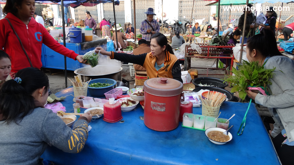 เที่ยวพม่าด้วยตัวเอง เที่ยวเชียงตุงด้วยตัวเอง ก๋วยเตี๋ยวขยำสาวเชียงตุง