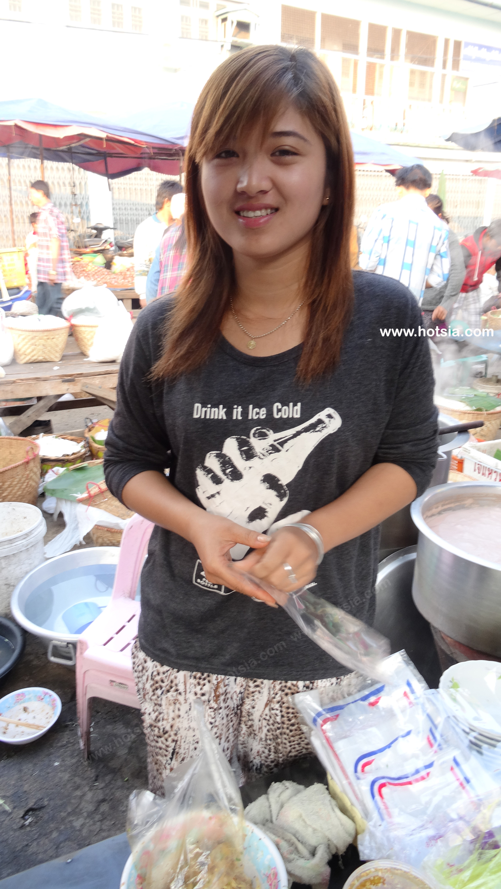 เที่ยวพม่าด้วยตัวเอง เที่ยวเชียงตุงด้วยตัวเอง ก๋วยเตี๋ยวขยำสาวเชียงตุง