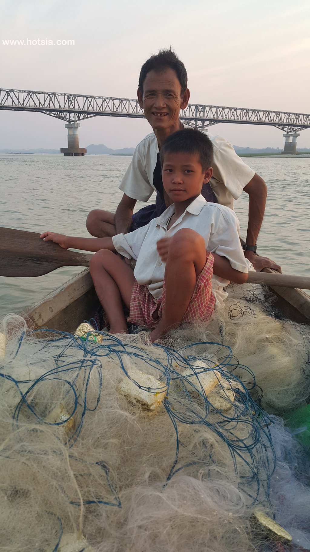 เมืองแม็กเวย์(มาแกว,มะกรวย) ล่องเรือหางข่ายหาปลา เมืองแม็กเวย์(มาแกว,มะกรวย)