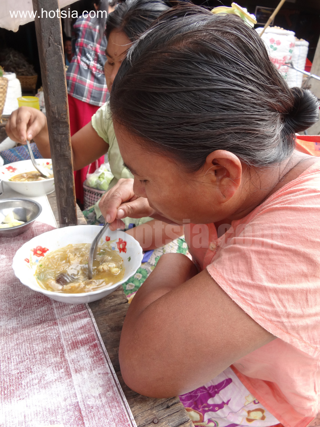 เที่ยวพม่าด้วยตัวเอง เที่ยวมัณฑะเลย์ด้วยตัวเอง ก๋วยเตี๋ยวขยำเส้น มัณฑะเลย์