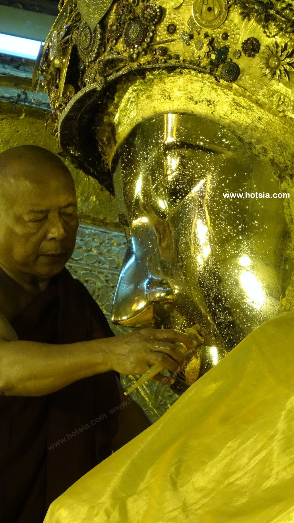 เที่ยวพม่าด้วยตัวเอง มัณฑะเลย์ พิธีล้างหน้าพระมหามัยมุนี