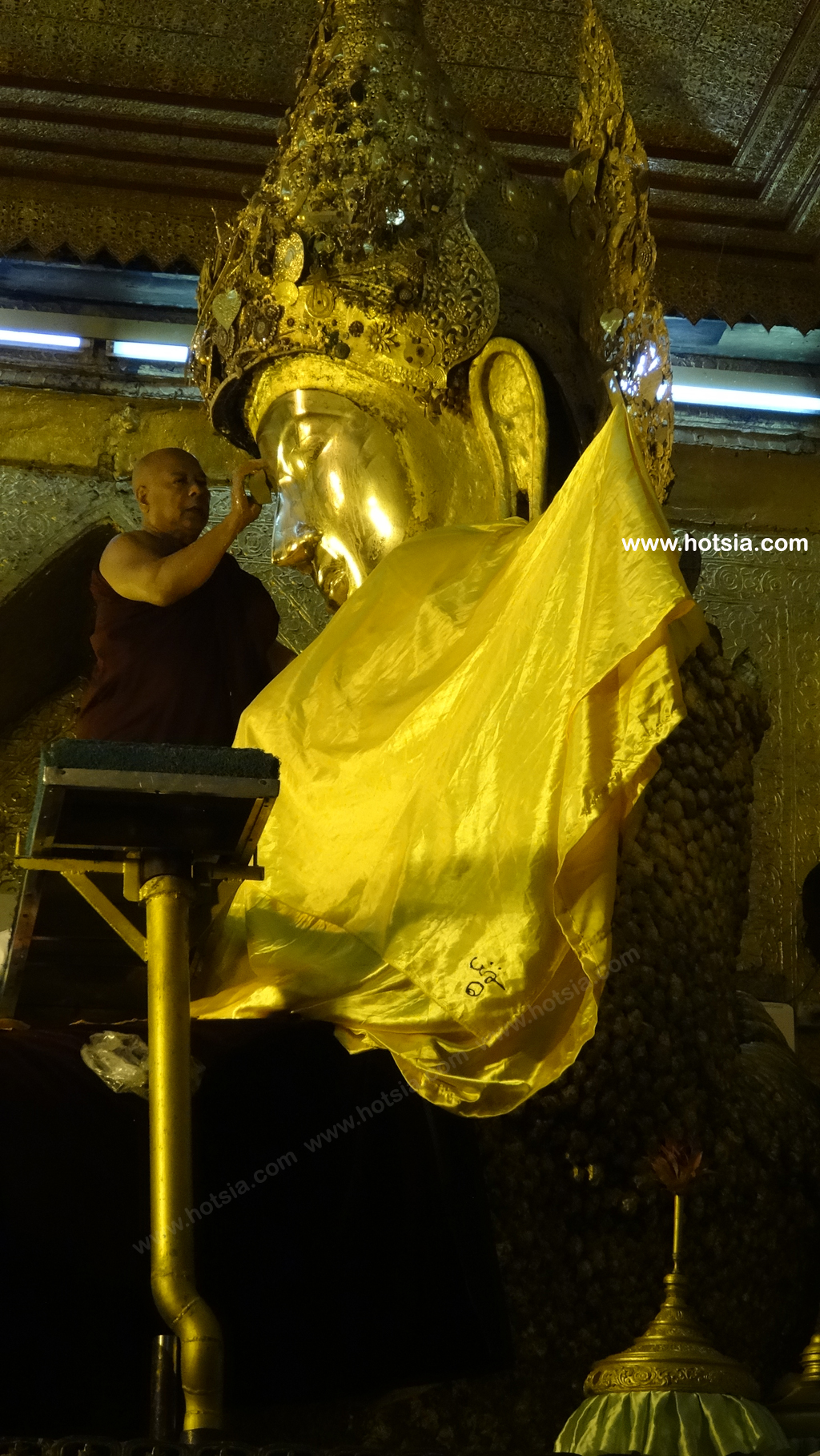 เที่ยวพม่าด้วยตัวเอง มัณฑะเลย์ พิธีล้างหน้าพระมหามัยมุนี