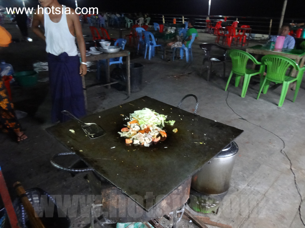 เที่ยวมะละแหม่งด้วยตัวเอง ร้านอาหารโต้รุ่งมะละแหม่ง