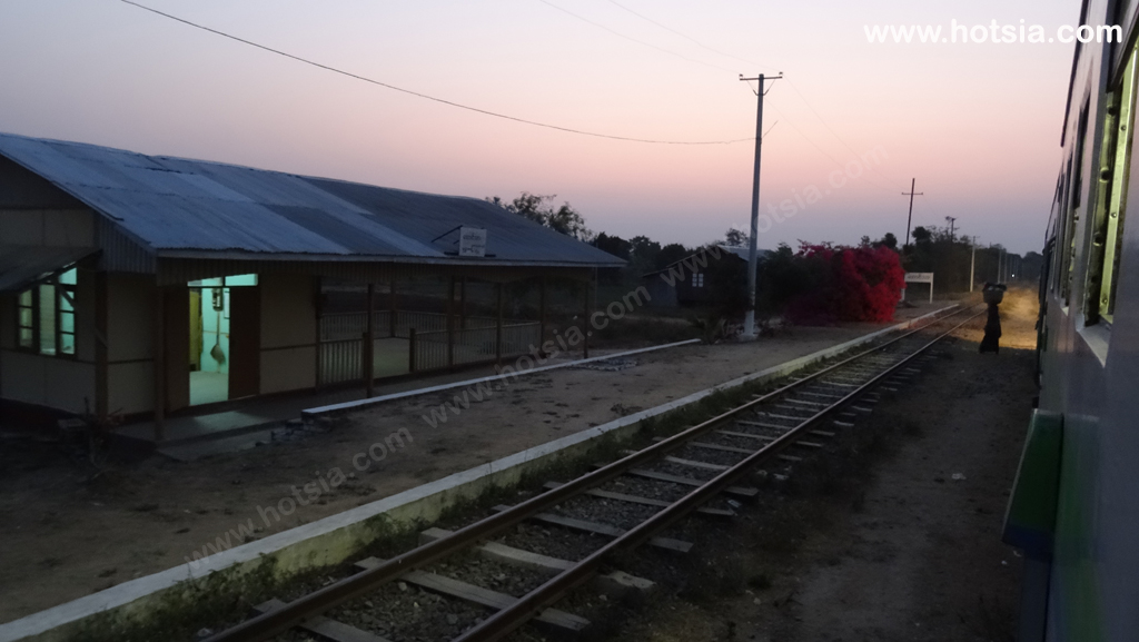 เที่ยวพม่า เมืองโมนยวา นั่งรถไฟพม่า เมืองโมนยวา มัณฑะเลย์