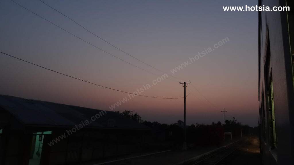 เที่ยวพม่า เมืองโมนยวา นั่งรถไฟพม่า เมืองโมนยวา มัณฑะเลย์