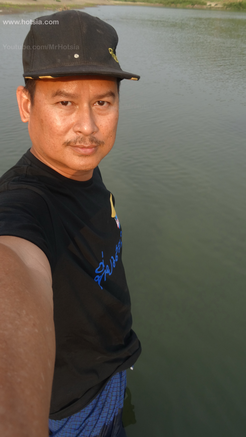 รัฐยะไข่ เด็กพม่าจับปลาด้วยเชือกเส้นเดียว