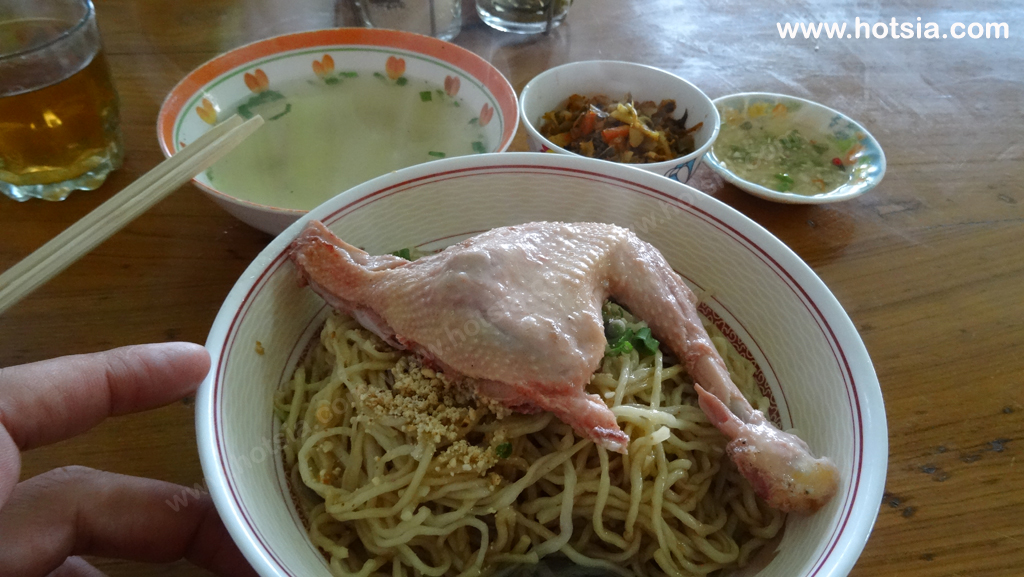 เที่ยวพม่า เมืองตองยี รัฐฉาน พม่า ก๋วยเตี๋ยวไก่ดิบ เมืองตองยี รัฐฉาน พม่า