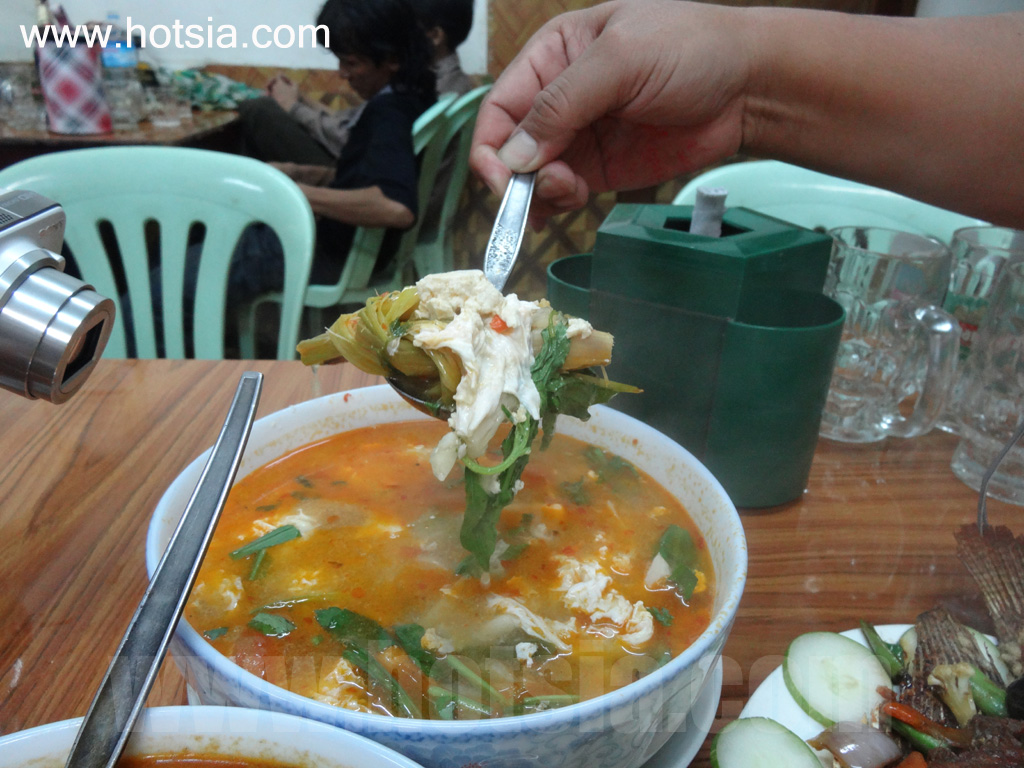 เที่ยวย่างกุ้งพม่าด้วยตัวเอง อาหารไทยใหญ่ในย่างกุ้ง