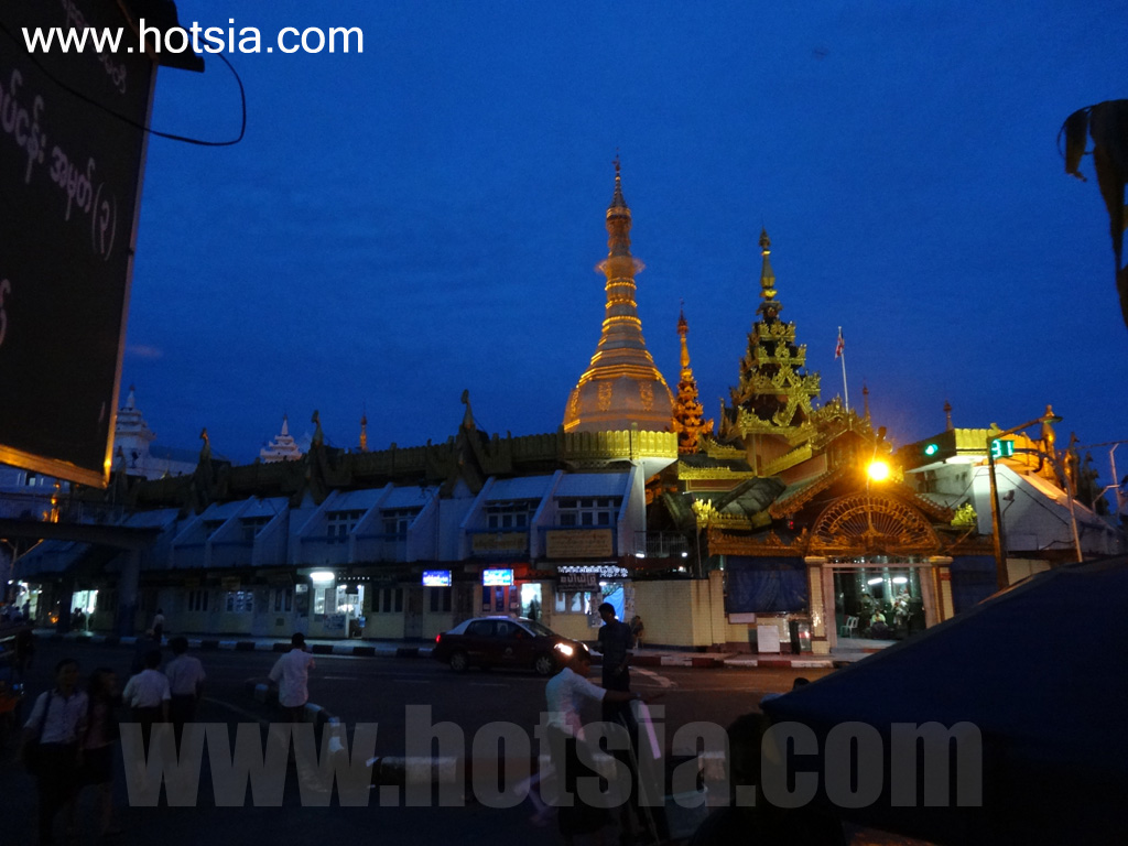 เที่ยวย่างกุ้งพม่าด้วยตัวเอง เจดีย์สุเหร่ ย่างกุ้ง(Sule Pagoda)