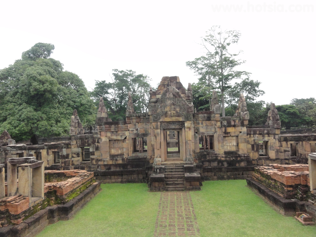 เที่ยวบุรีรัมย์ ปราสาทเมืองต่ำ