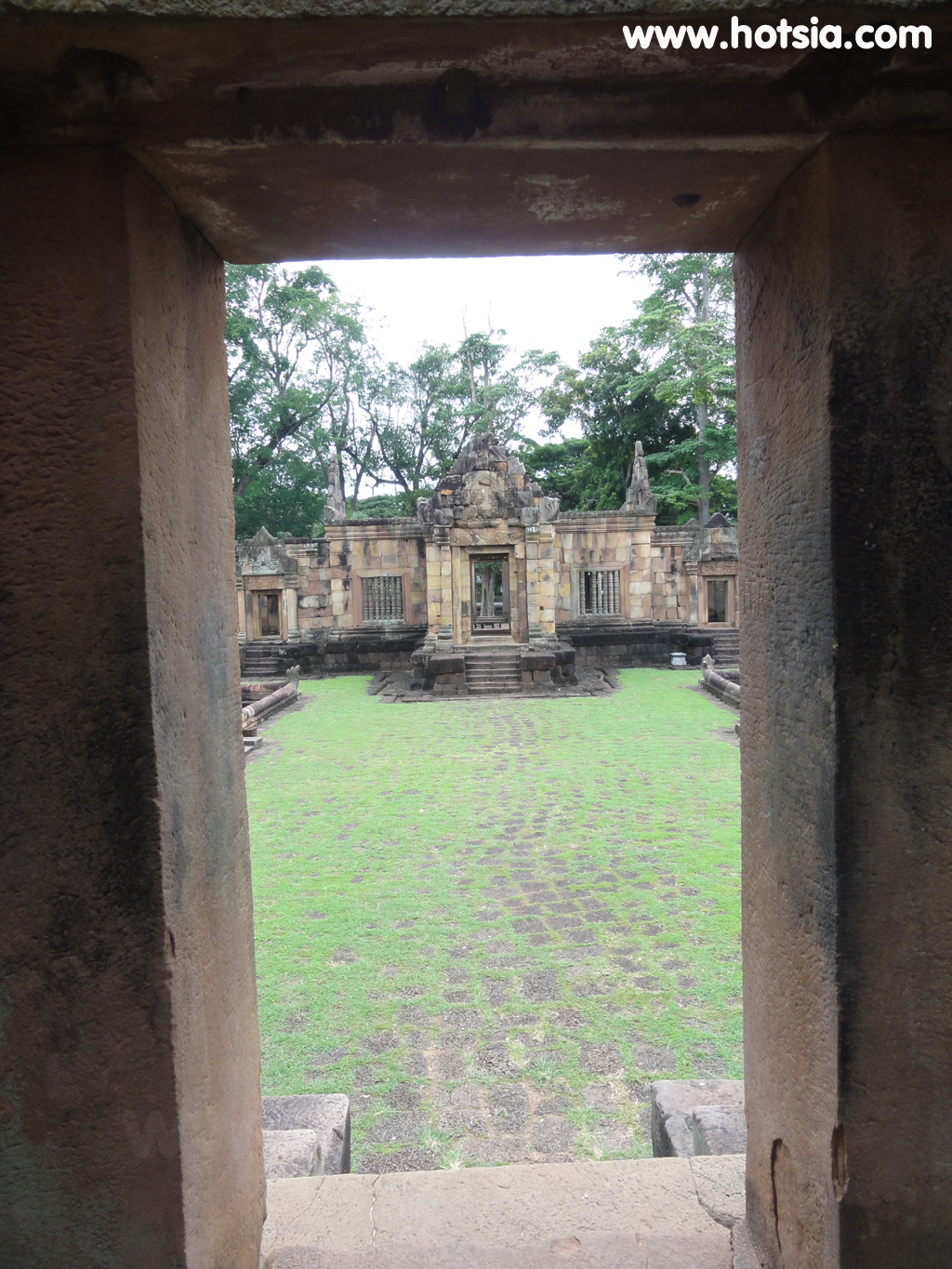 เที่ยวบุรีรัมย์ ปราสาทเมืองต่ำ