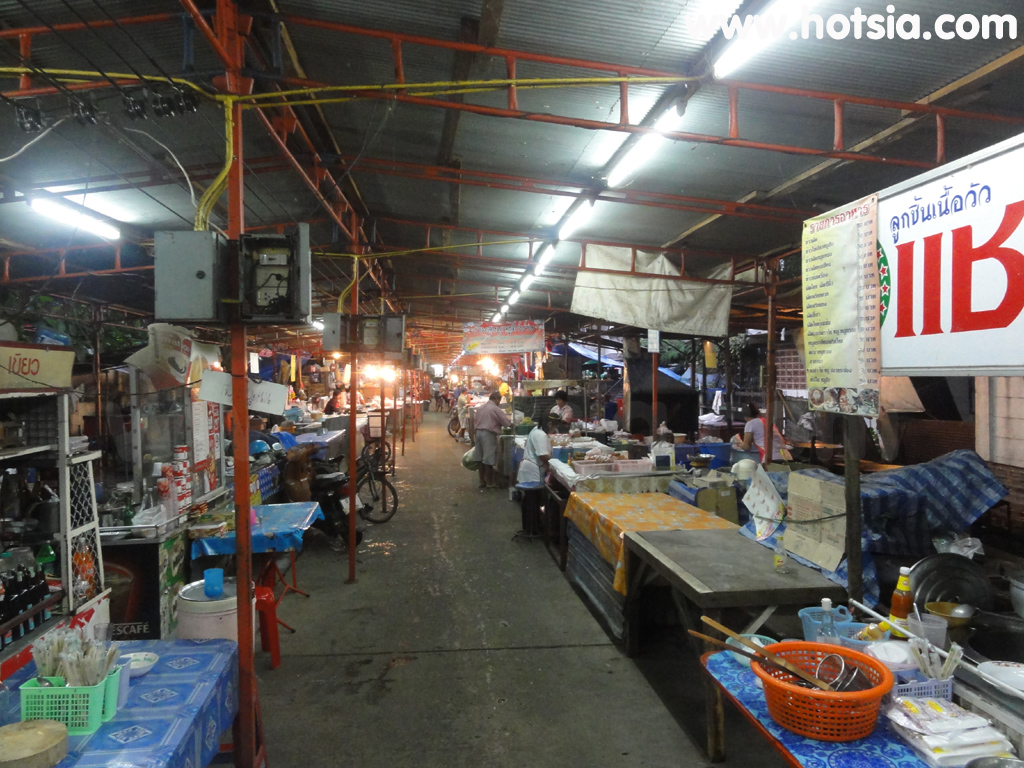 เที่ยวชัยภูมิ ตักบาตรหลวงพ่อวัดผาเกิ้งตลาดเช้าชัยภูมิ