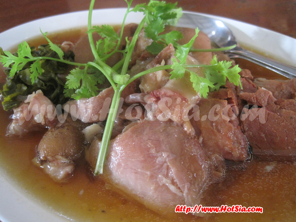 เที่ยวเชียงใหม่ ร้านข้าวขาหมูเชียงดาว ขาหมูเชียงดาว
