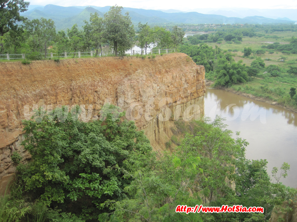 เชียงใหม่ ผาวิ่งชู้เมืองฮอด
