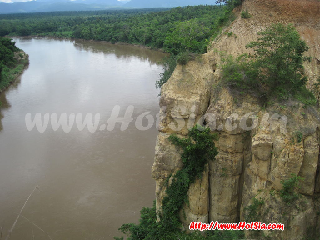 เชียงใหม่ ผาวิ่งชู้เมืองฮอด