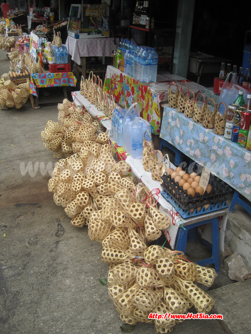 เชียงใหม่ เที่ยวน้ำพุร้อนสันกำแพง อำเภอแม่ออน