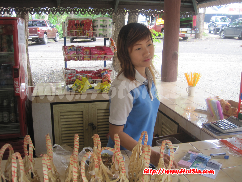 เชียงใหม่ เที่ยวน้ำพุร้อนสันกำแพง อำเภอแม่ออน