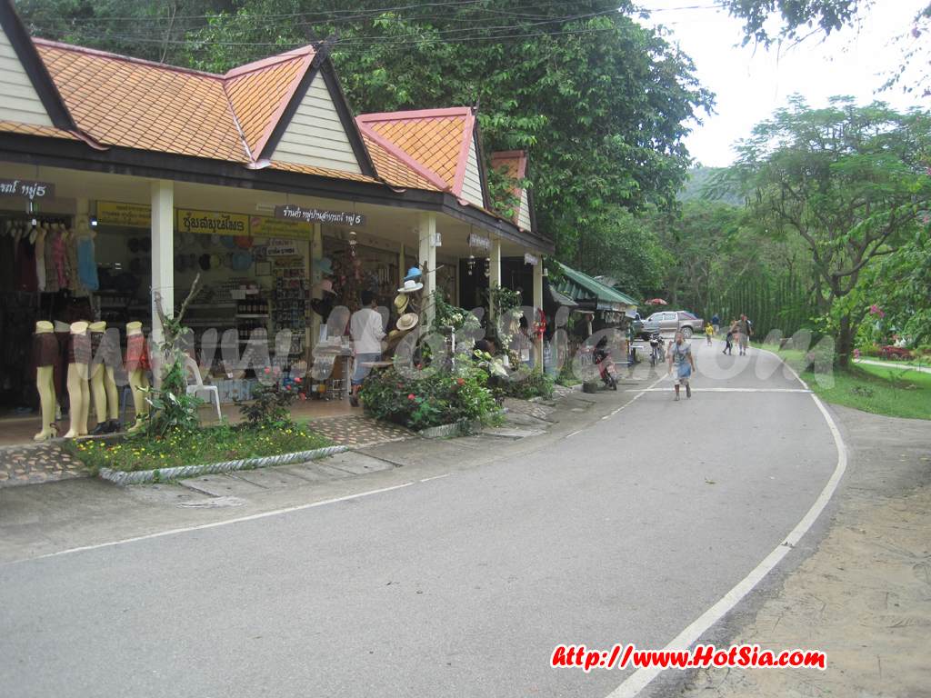 เชียงใหม่ เที่ยวน้ำพุร้อนสันกำแพง อำเภอแม่ออน