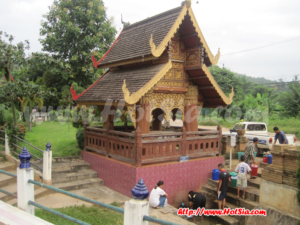 เชียงใหม่ น้ำบ่อผุดวัดพุทธเอ้นแม่แจ่ม