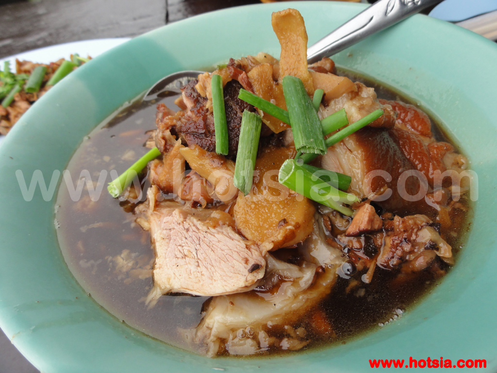เชียงราย ขาหมูยูนนาน ร้านบ้านดิน ดอยผาตั้ง