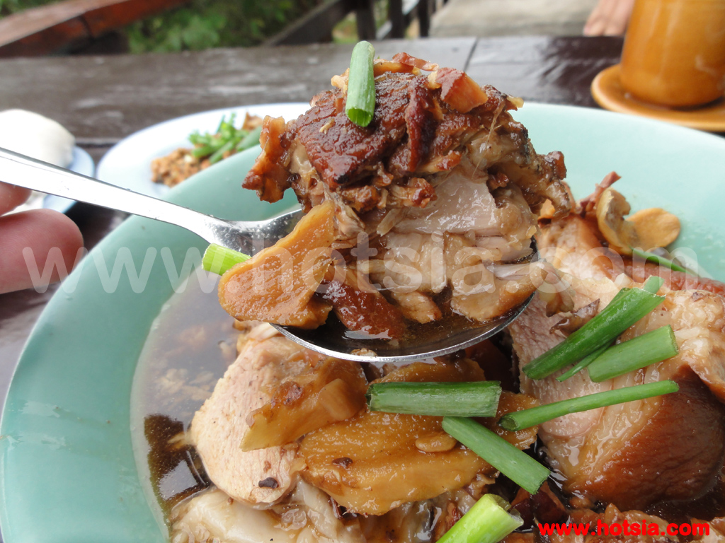 เชียงราย ขาหมูยูนนาน ร้านบ้านดิน ดอยผาตั้ง