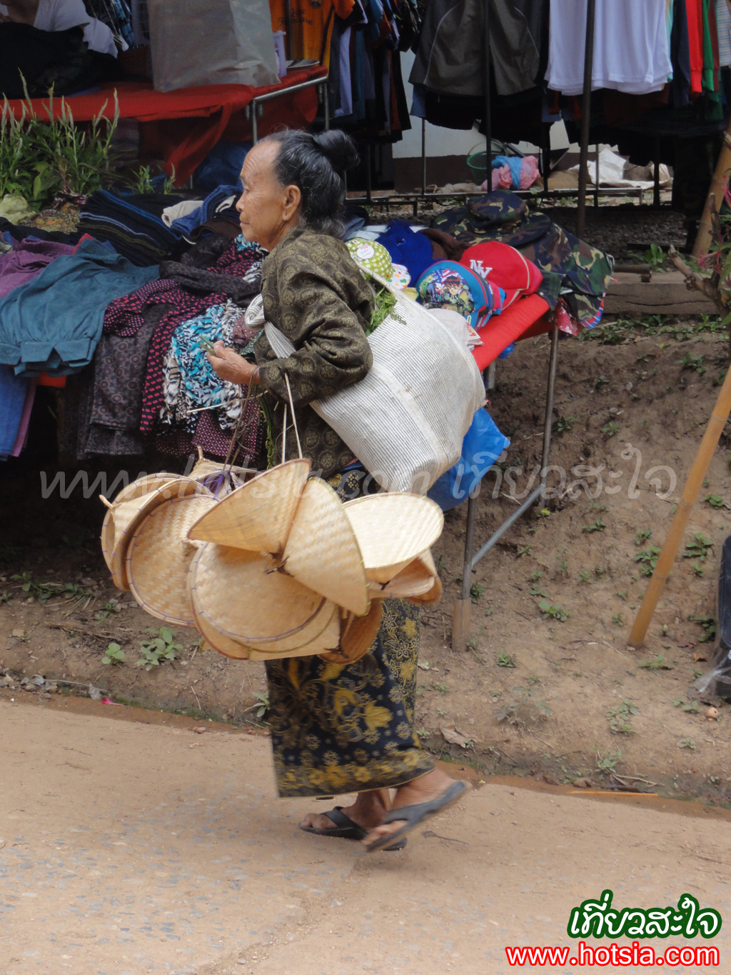 เที่ยวเชียงราย ตลาดนัดลาวบ้านแจมป๋อง