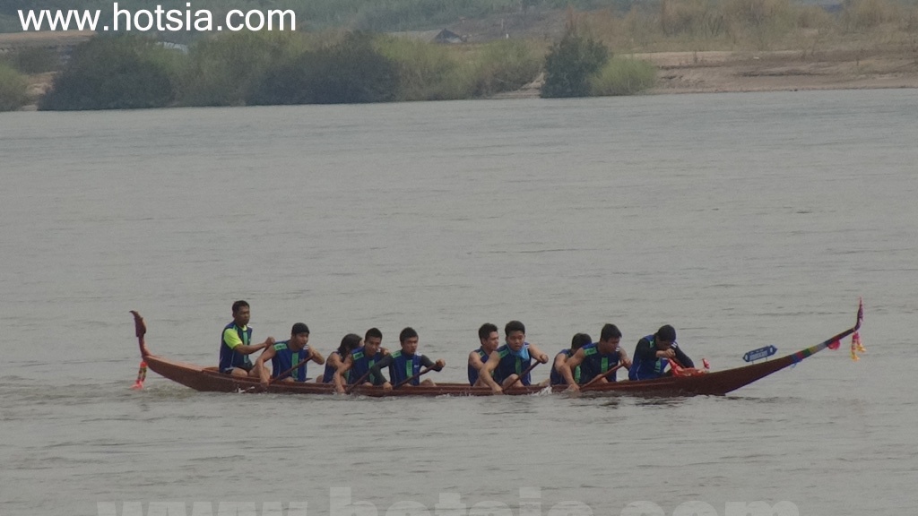 เที่ยวเชียงราย แข่งเรือพายสงกรานต์เชียงของ