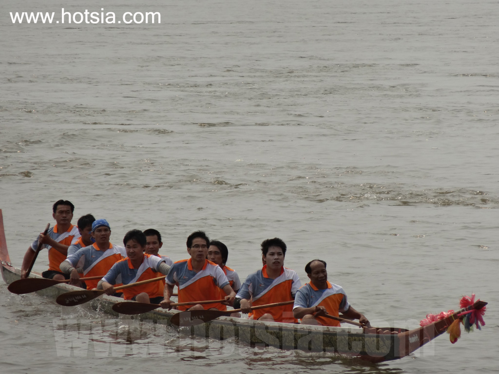 เที่ยวเชียงราย แข่งเรือพายสงกรานต์เชียงของ