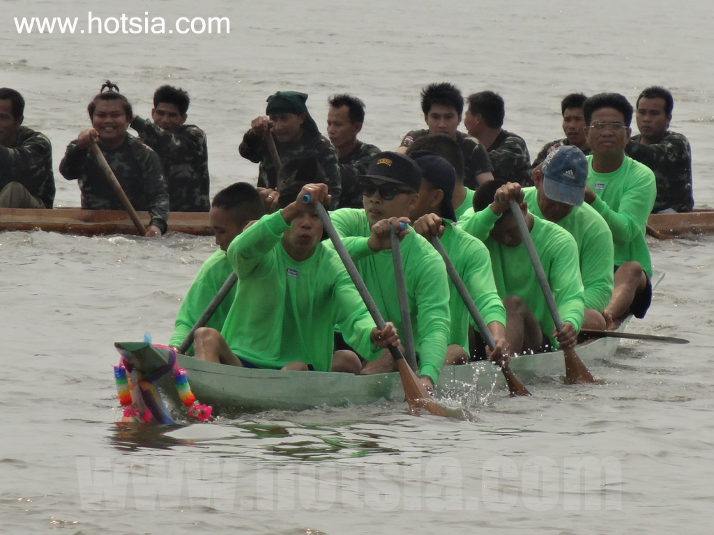 เที่ยวเชียงราย แข่งเรือพายสงกรานต์เชียงของ