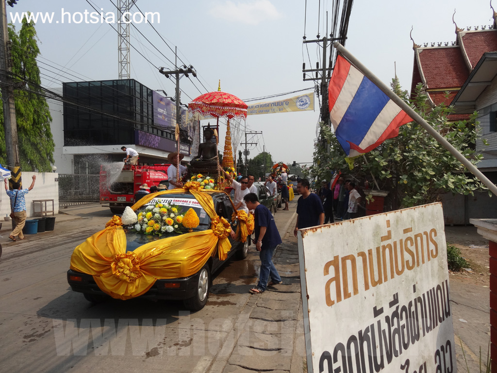 เที่ยวเชียงราย แห่พระสรงน้ำสงกรานต์เชียงของ