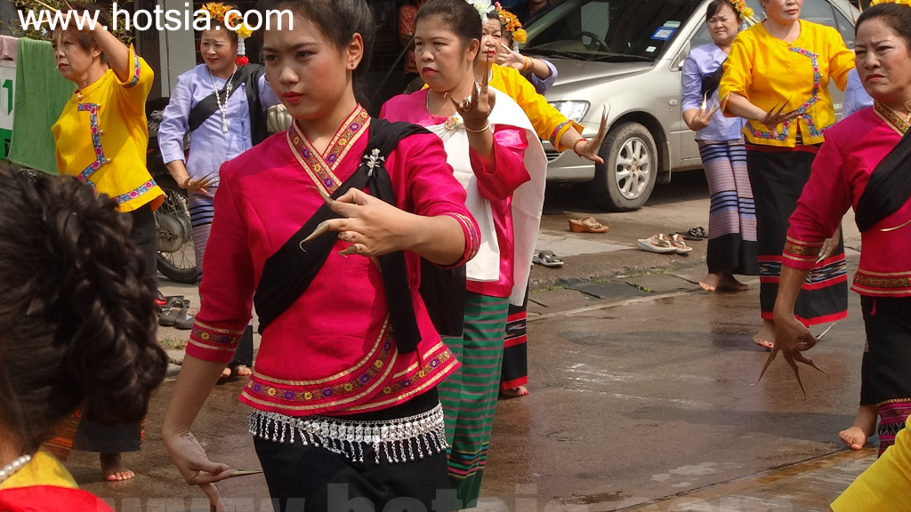 เที่ยวเชียงราย แห่พระสรงน้ำสงกรานต์เชียงของ
