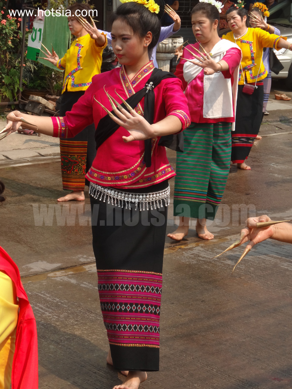 เที่ยวเชียงราย แห่พระสรงน้ำสงกรานต์เชียงของ