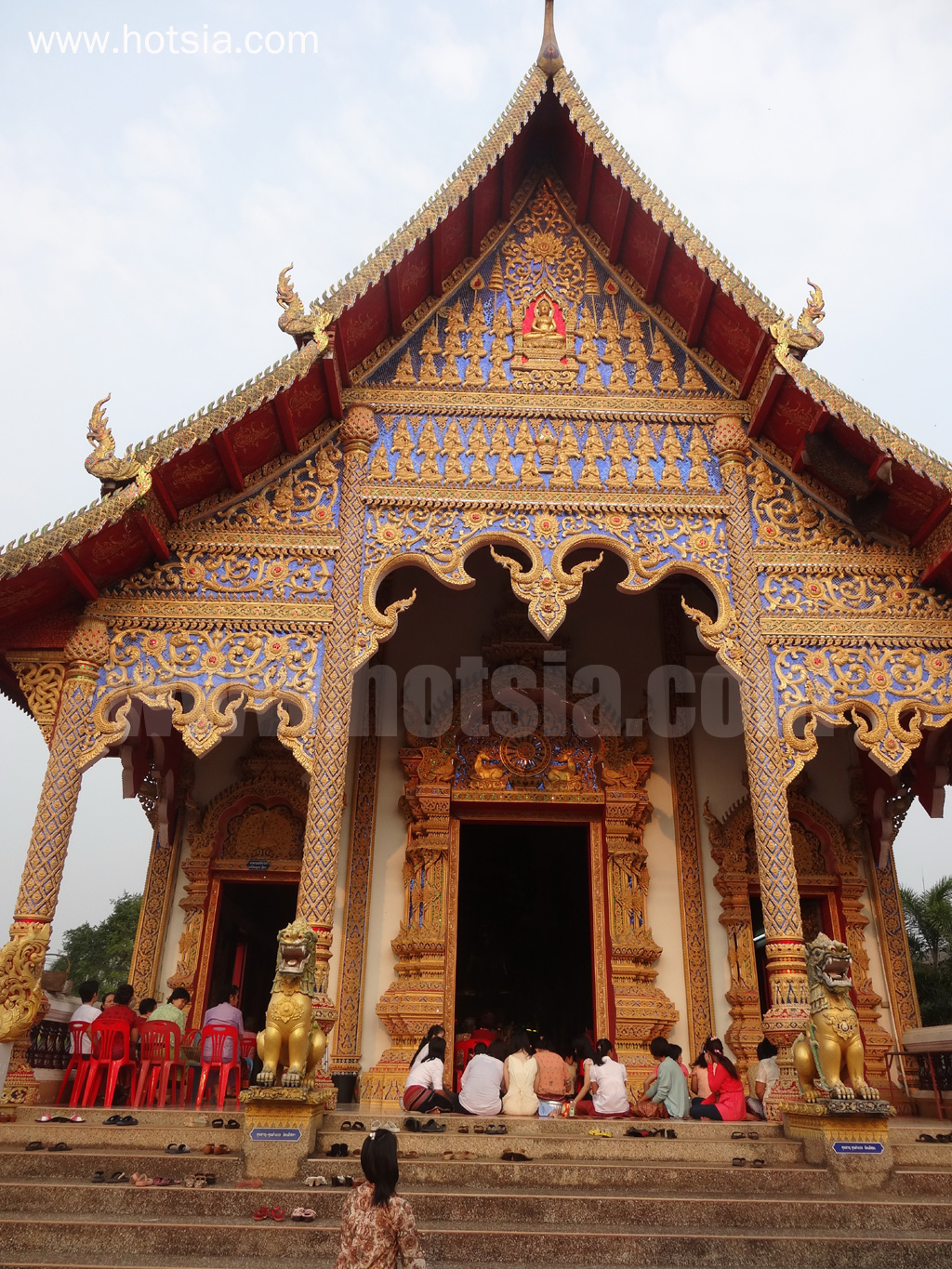 เที่ยวเชียงราย ทำบุญเช้าสงกรานต์เชียงของ
