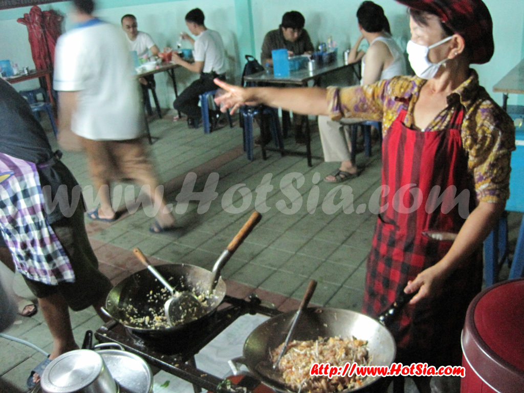 เชียงราย อาหารตามสั่ง จิตรเจ้าเก่า ตลาดโต้รุ่งเชียงแสน อร่อยต่อคิว