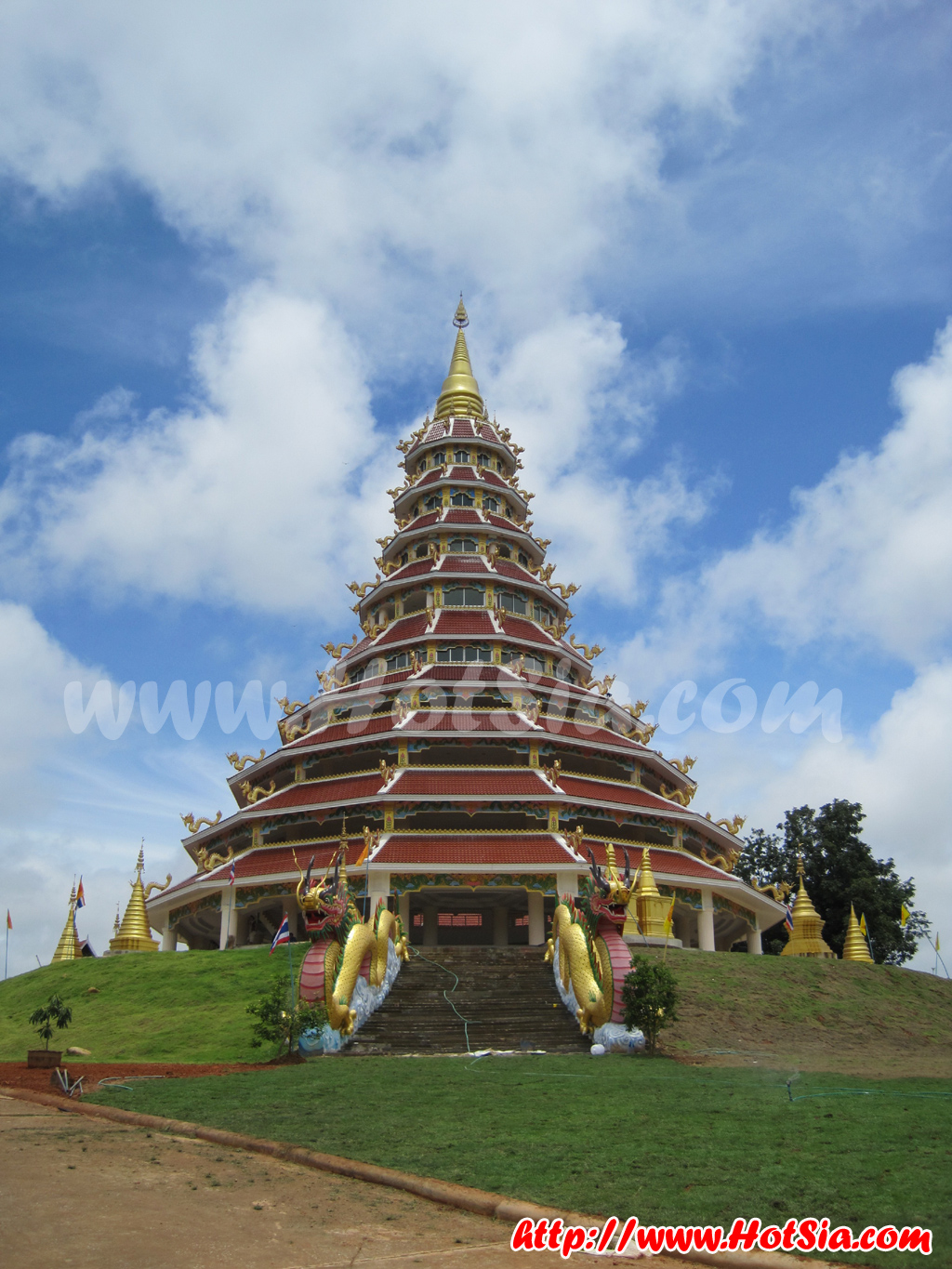 เชียงราย พบโชคธรรมเจดีย์ โดยพระอาจารย์พบโชค วัดห้วยปลากั้ง จังหวัดเชียงราย