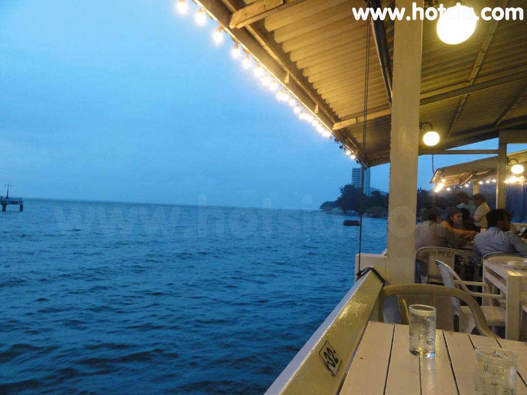 เที่ยวชลบุรี ร้านปะการัง บางแสน