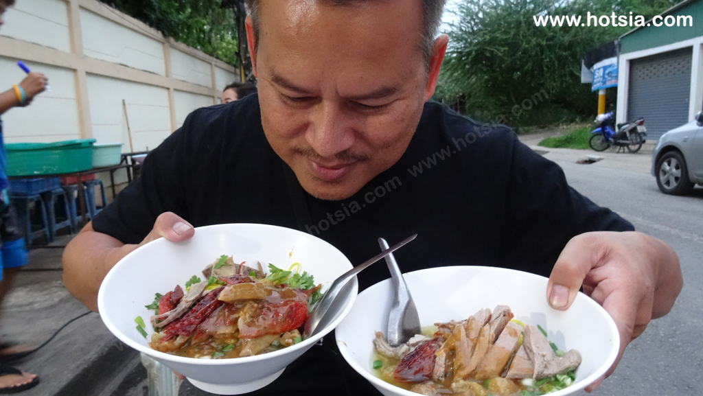 กาญจนบุรี สุดยอดบะหมี่เป็ดย่าง หน้าโรงแรมริเวอร์อินน์