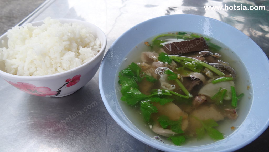 กาญจนบุรี เจ๊แดงข้าวเลือดหมูเมืองกาญจน์