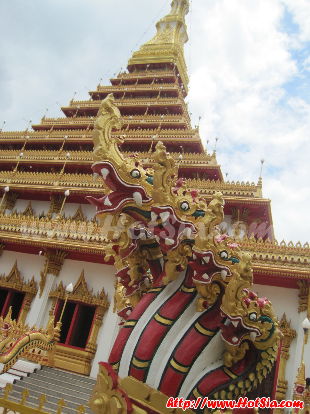ขอนแก่น พระมหาธาตุแก่นนคร (พระธาตุ 9 ชั้น) วัดหนองแวง บึงแก่นนคร