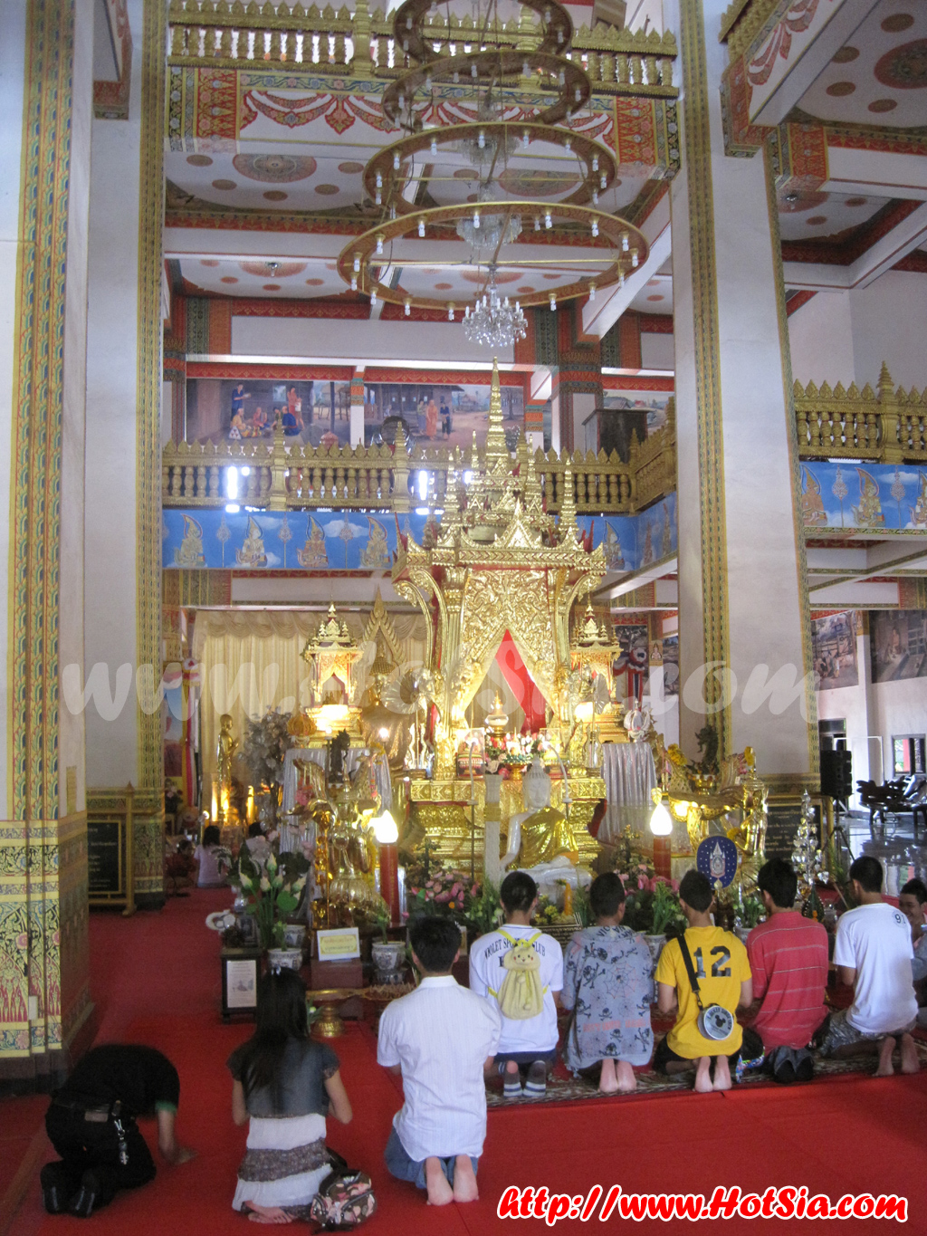 ขอนแก่น พระมหาธาตุแก่นนคร (พระธาตุ 9 ชั้น) วัดหนองแวง บึงแก่นนคร
