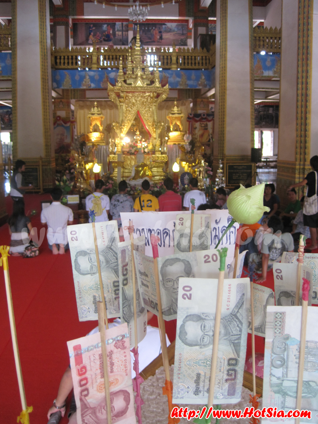 ขอนแก่น พระมหาธาตุแก่นนคร (พระธาตุ 9 ชั้น) วัดหนองแวง บึงแก่นนคร