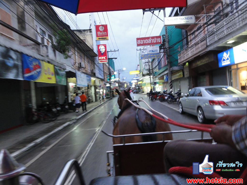 เที่ยวลำปาง นั่งรถม้าชมเมืองลำปาง