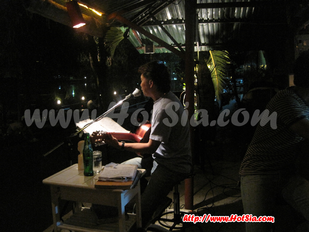 ลำปาง ร้านห้อยขาลำปาง ห้อยขาริมตลิ่งแม่น้ำวัง