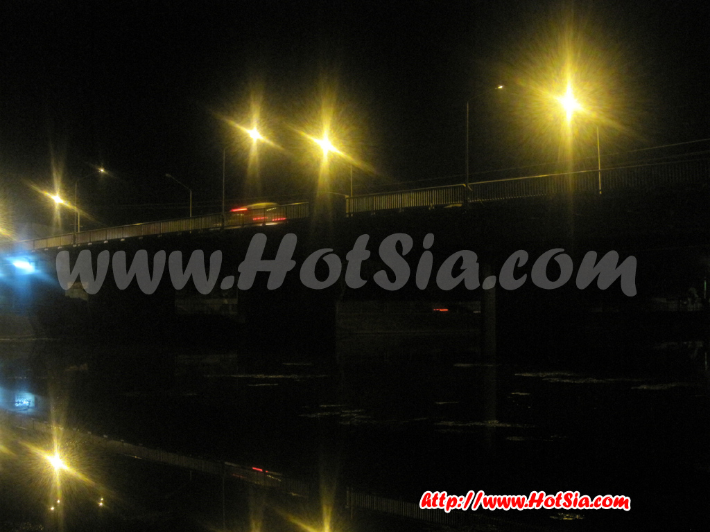 ลำปาง ร้านห้อยขาลำปาง ห้อยขาริมตลิ่งแม่น้ำวัง
