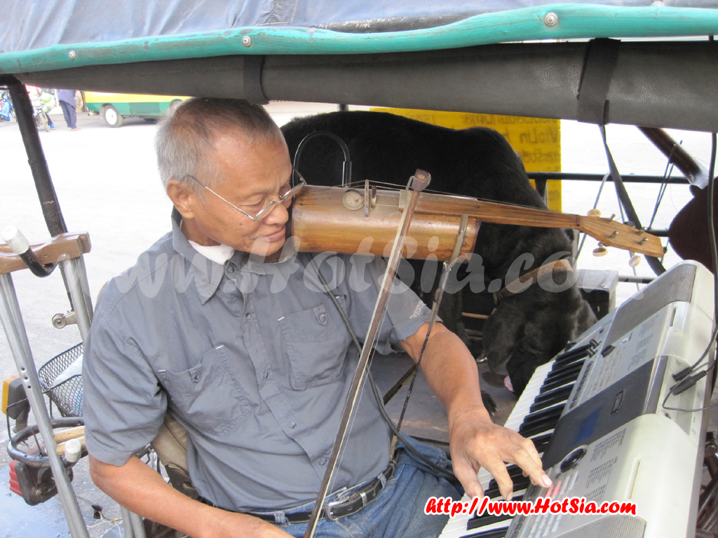 ลำปาง สีสันลำปางกับลุงซอไม้ไผ่หน้าตลาดอัศวิน