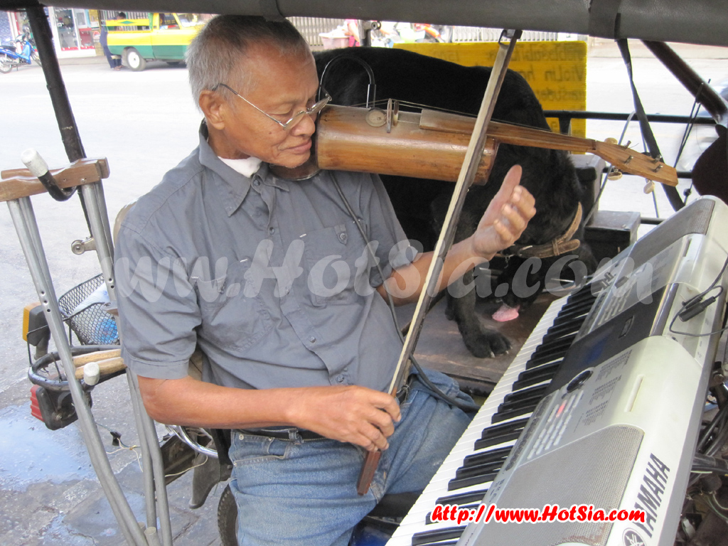 ลำปาง สีสันลำปางกับลุงซอไม้ไผ่หน้าตลาดอัศวิน