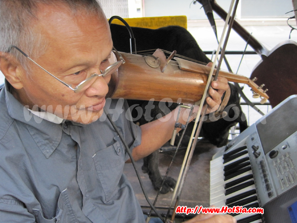 ลำปาง สีสันลำปางกับลุงซอไม้ไผ่หน้าตลาดอัศวิน