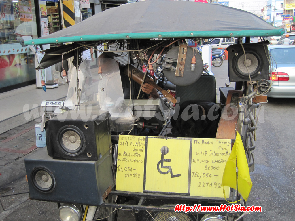 ลำปาง สีสันลำปางกับลุงซอไม้ไผ่หน้าตลาดอัศวิน