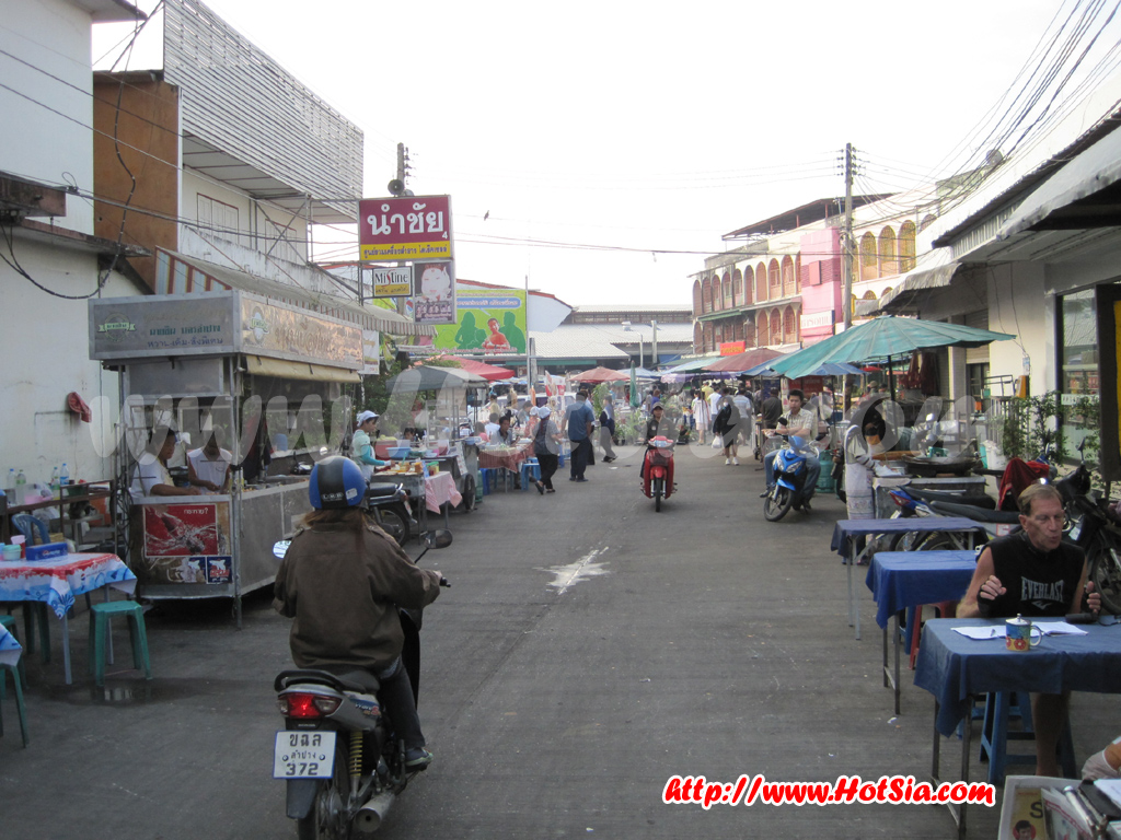 ลำปาง สีสันลำปางกับลุงซอไม้ไผ่หน้าตลาดอัศวิน